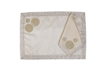 Load image into Gallery viewer, Medallion Napkin, set of 4
